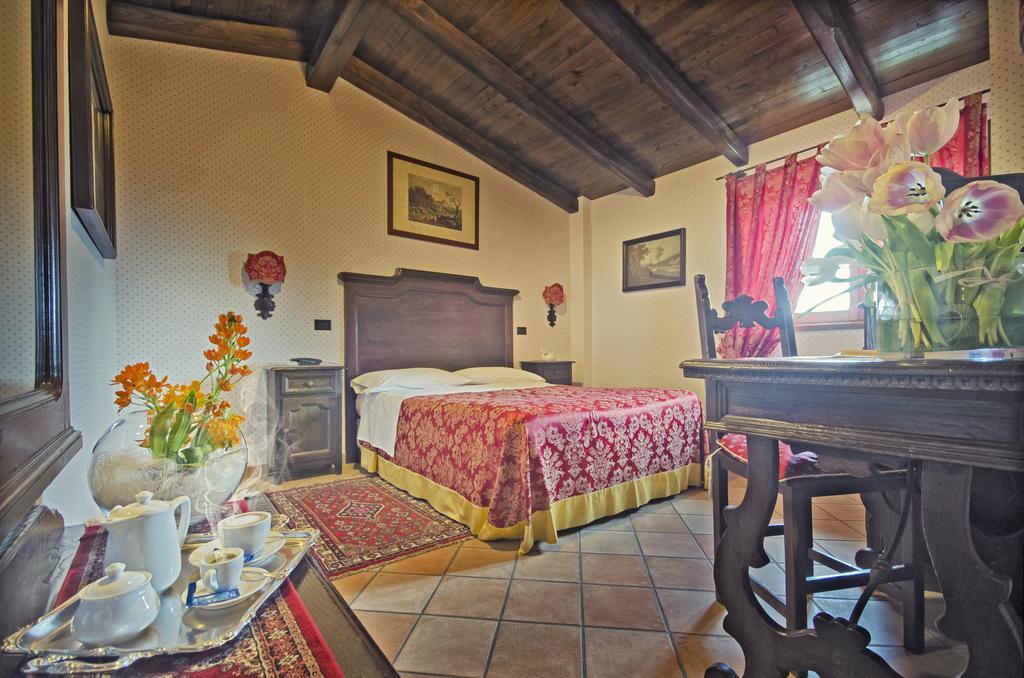 Le Gole Ristorante & Resort Челано Стая снимка