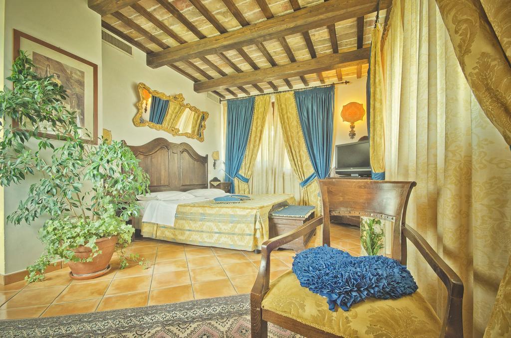 Le Gole Ristorante & Resort Челано Стая снимка