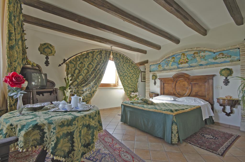 Le Gole Ristorante & Resort Челано Екстериор снимка