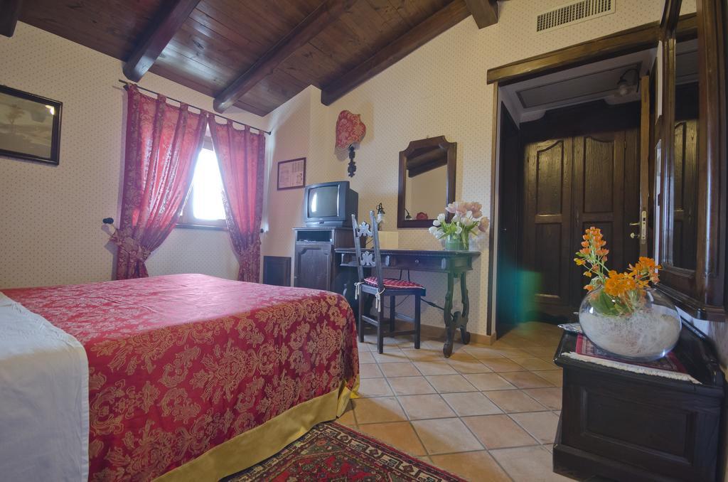 Le Gole Ristorante & Resort Челано Екстериор снимка